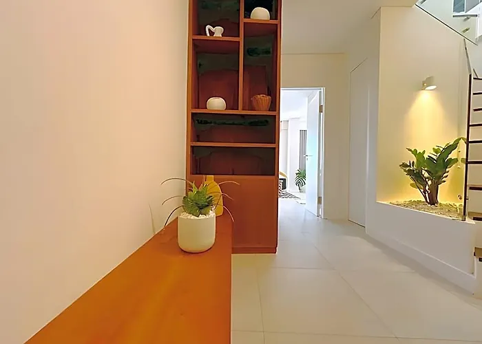 Apartment A.k.a The Cruise *
